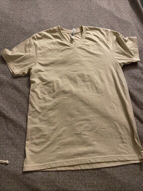 EUC American Apparel unisex tan v-neck short sleeve t-shirt